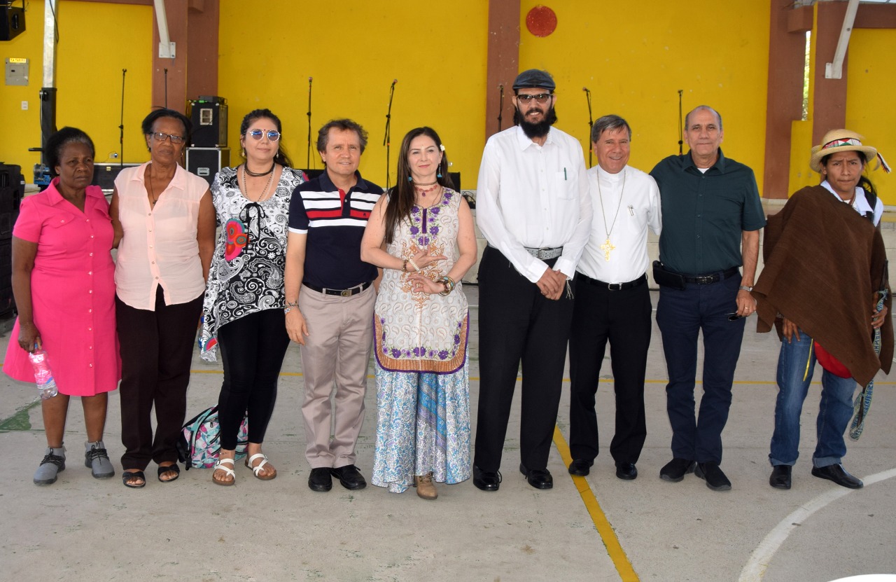 Los expositores, Luz Edith Caicedo, Emma Caicedo, Vrindarani Devi Dasi,  Aldemar Macías, Ana Catalina Higuera, David Santos, Monseñor Froilán Casas, Walter Pimiento y Liborio Chala Chala.